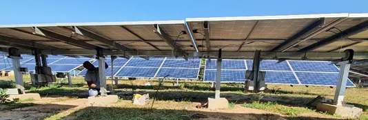 Rastreadores solares da Axiom Research Labs vistos de baixo