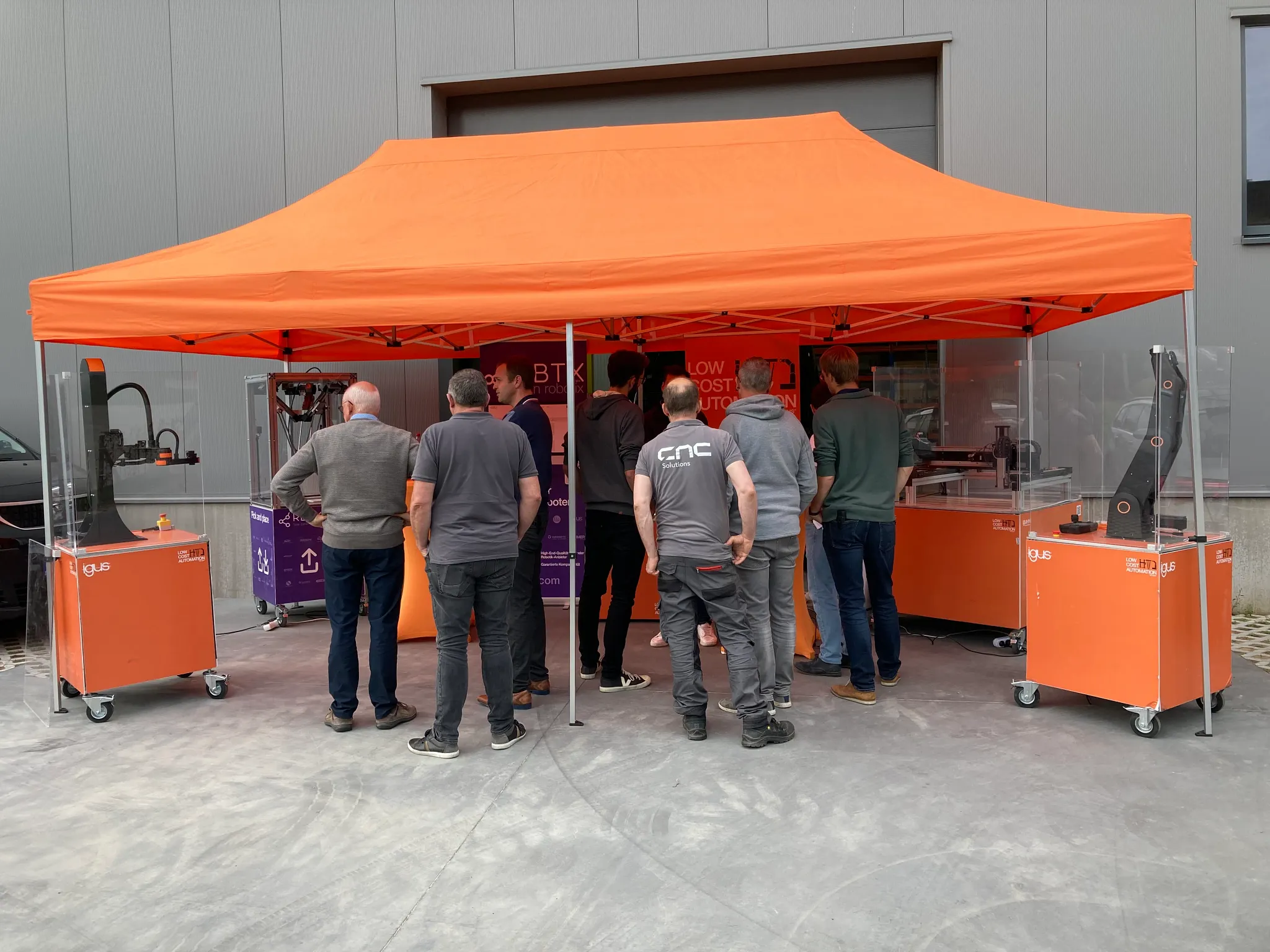 lca-roadshow-trade-show-stand-V