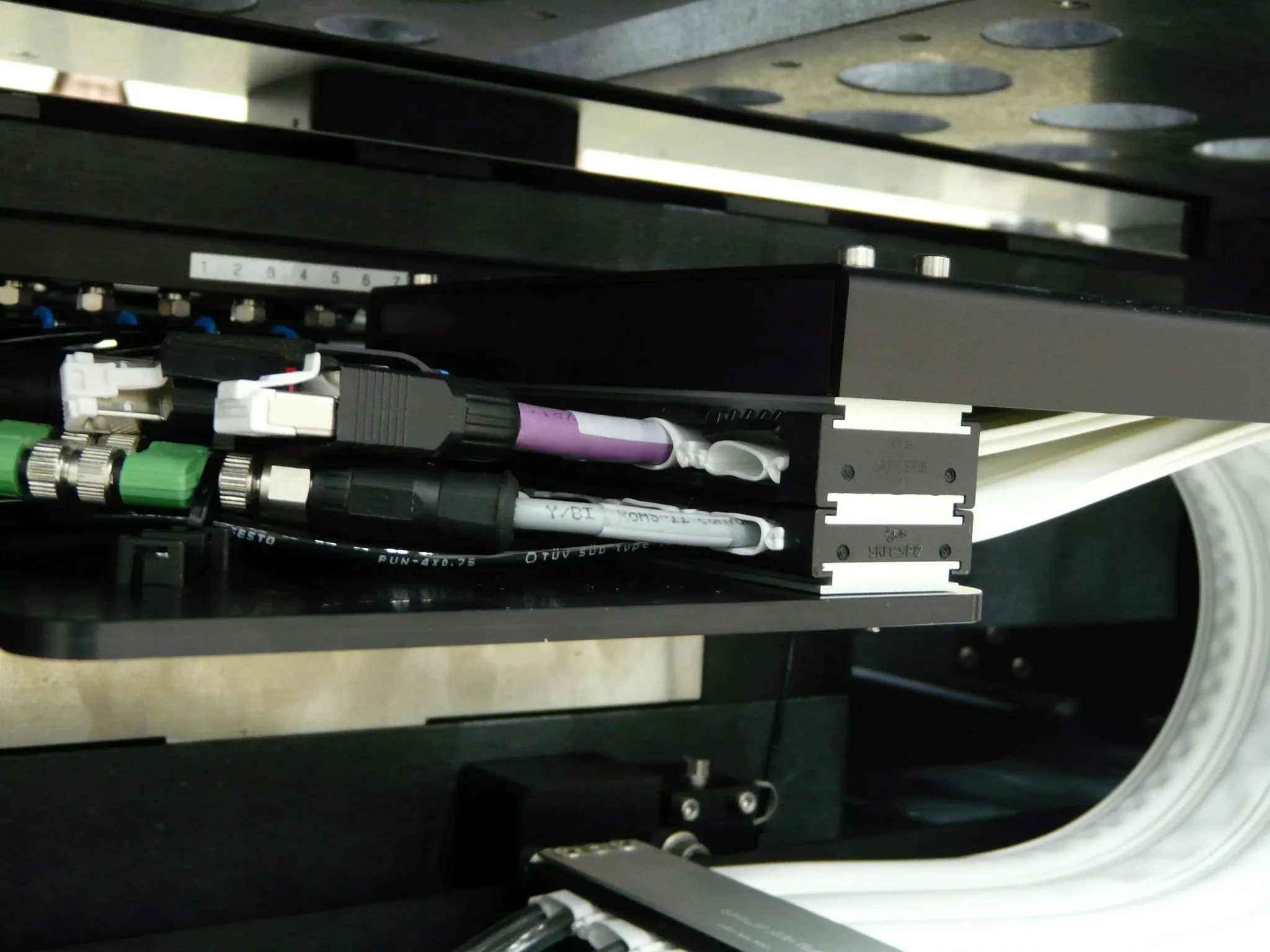 Ribbon cable e-skin flat in VPG systems