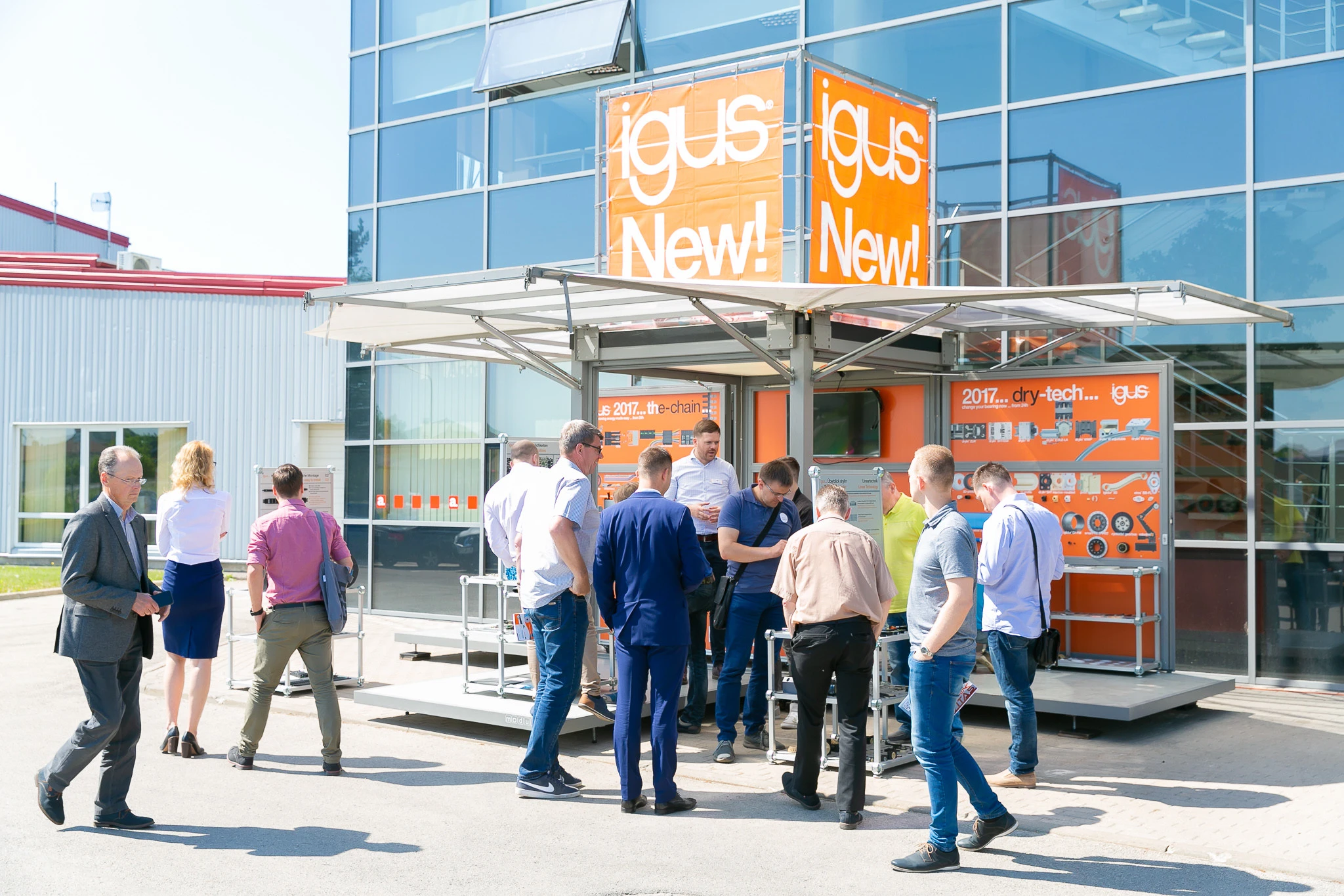 Remolque desplegable con nuestro stand móvil