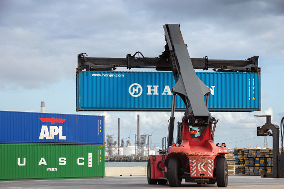 Energy chains in container handling