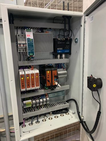 All i.Sense modules in the control cabinet to save space