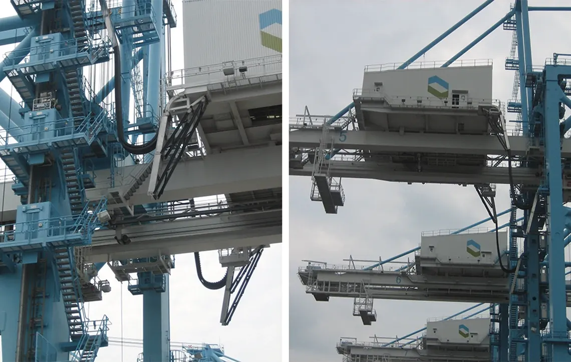Ship unloading crane