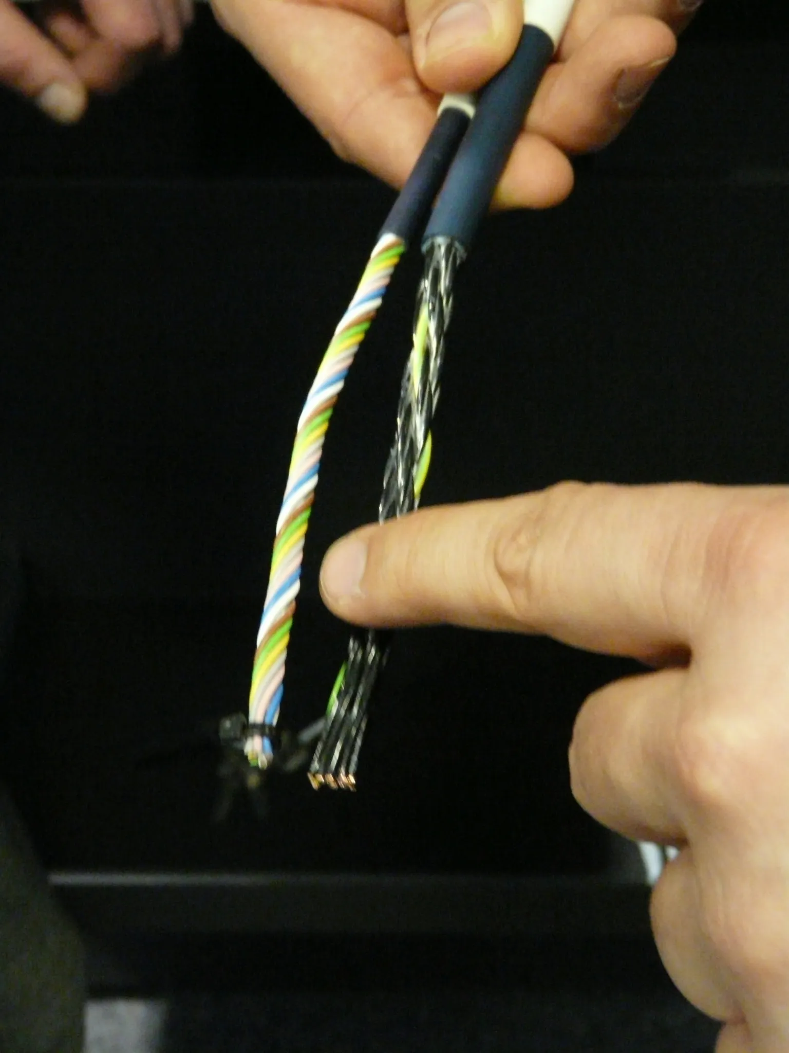 chainflex® 耐彎曲電線電纜