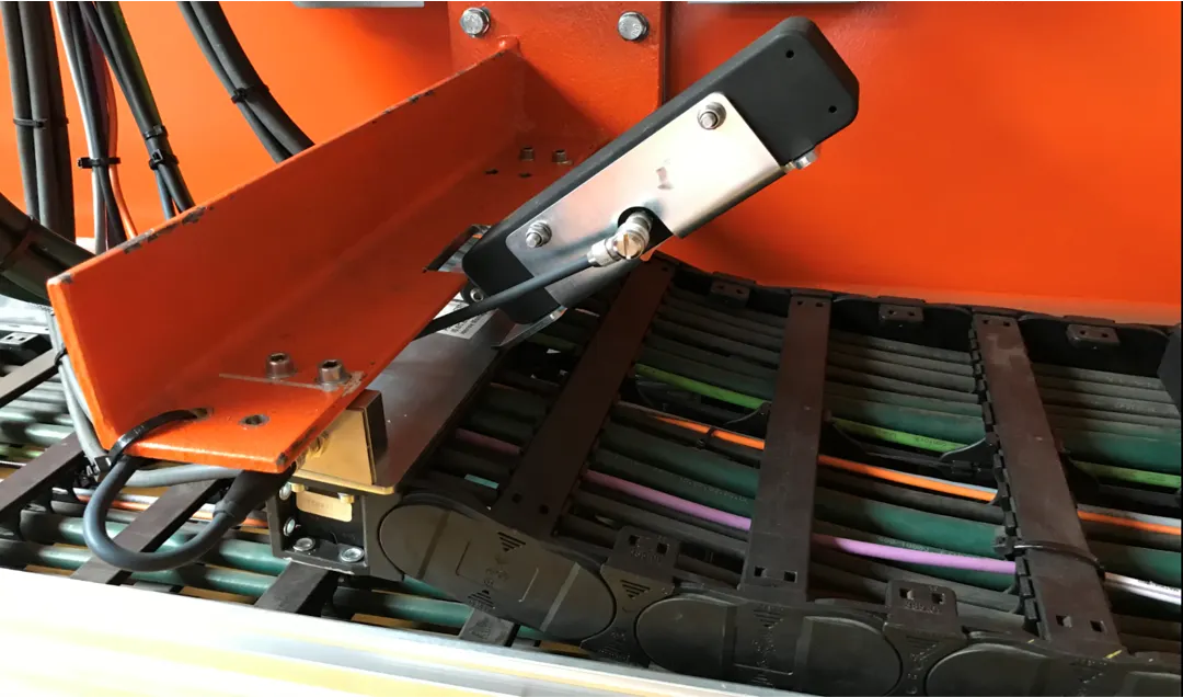 Mounted i.Sense EC.B sensor