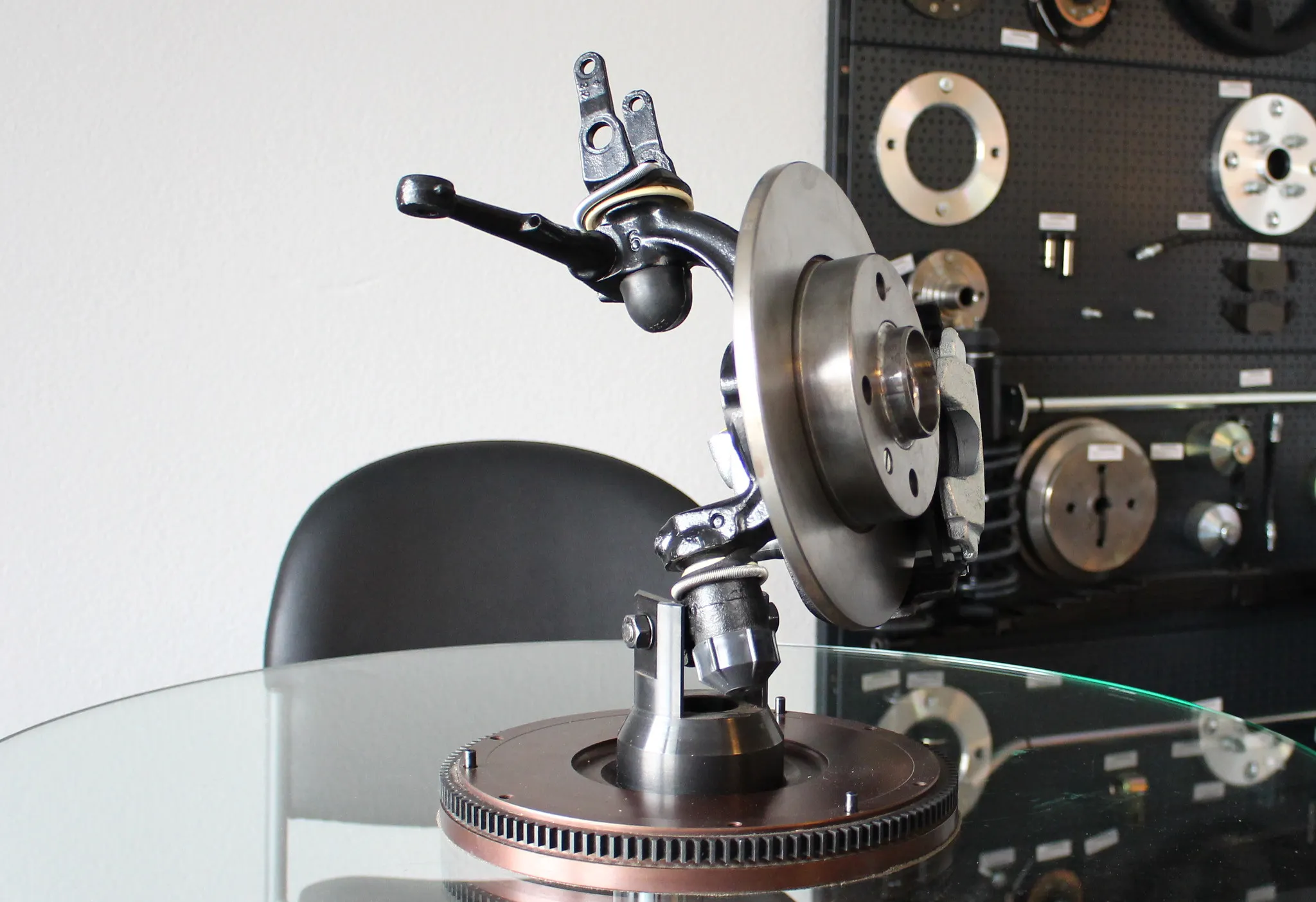 Fusee van een Trabant met wielophanging en ingeperste iglidur J glijlagers