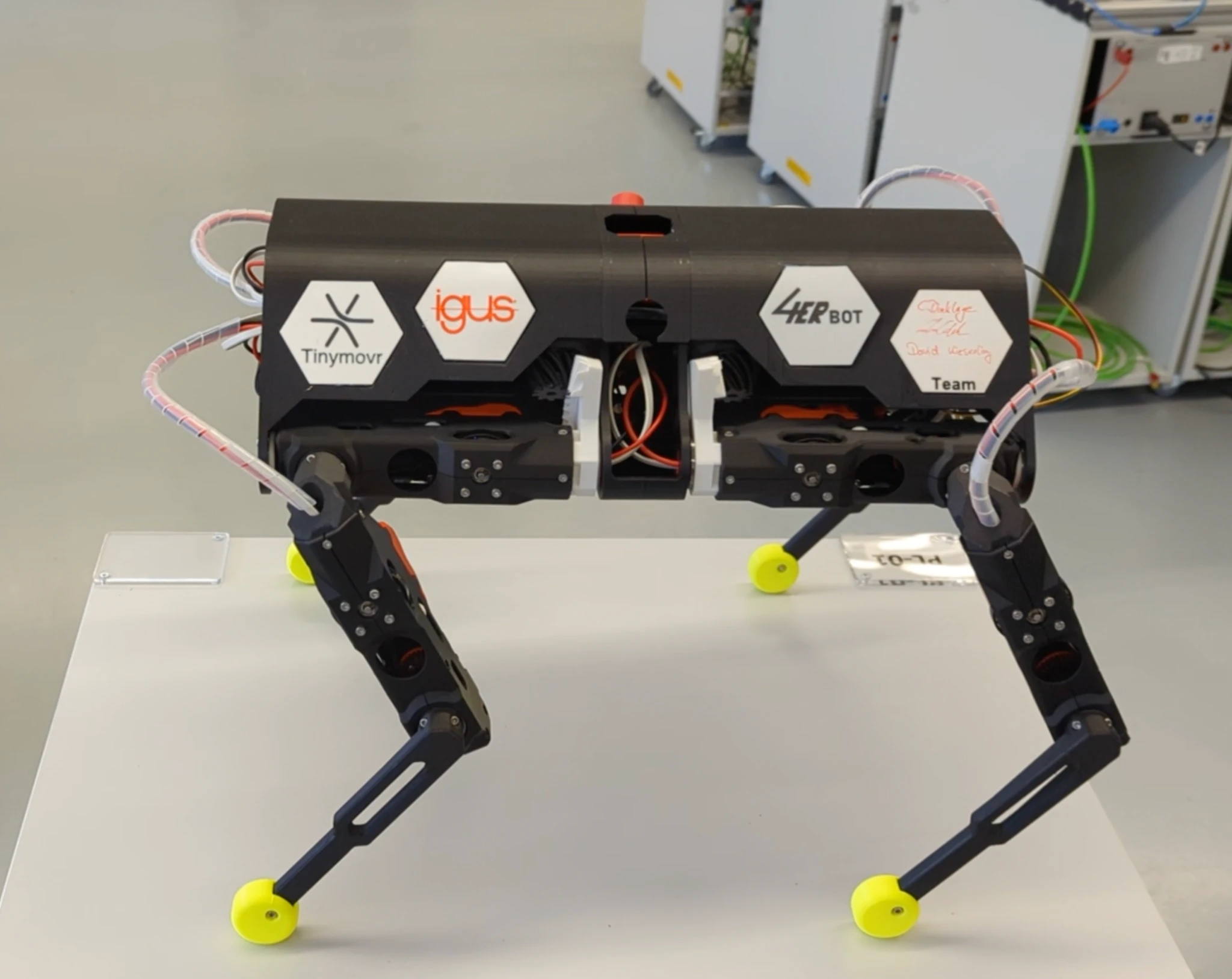 Robot low-cost VierBot