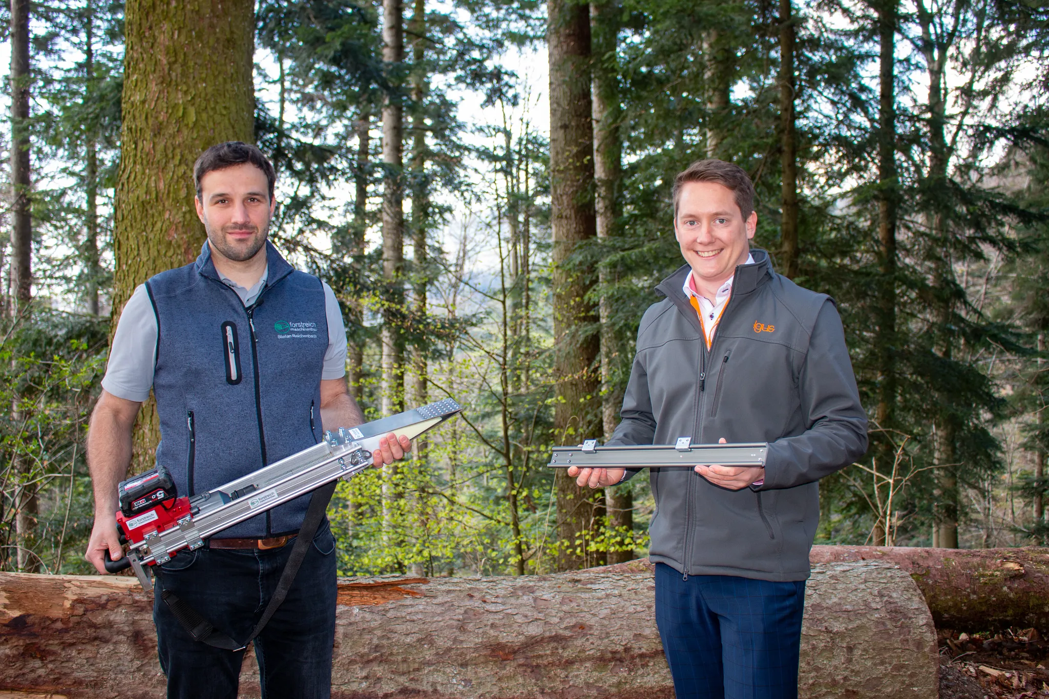 Philipp Köbele (derecha), asesor técnico de ventas en igus GmbH y CEO de Forstreich GmbH Stefan Reichenbach