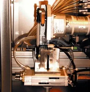 Rodamientos de extremo de varilla utilizados en la producción de CD/DVD 