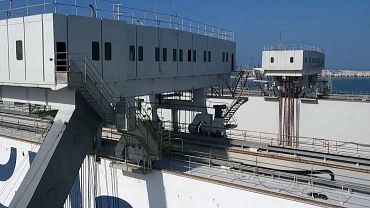 Energy chain system on a shipyard crane