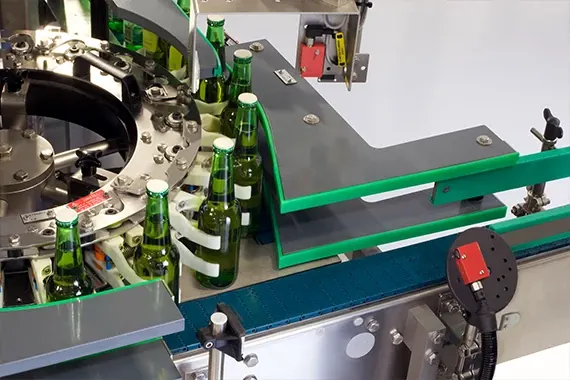 Beverage bottling machine