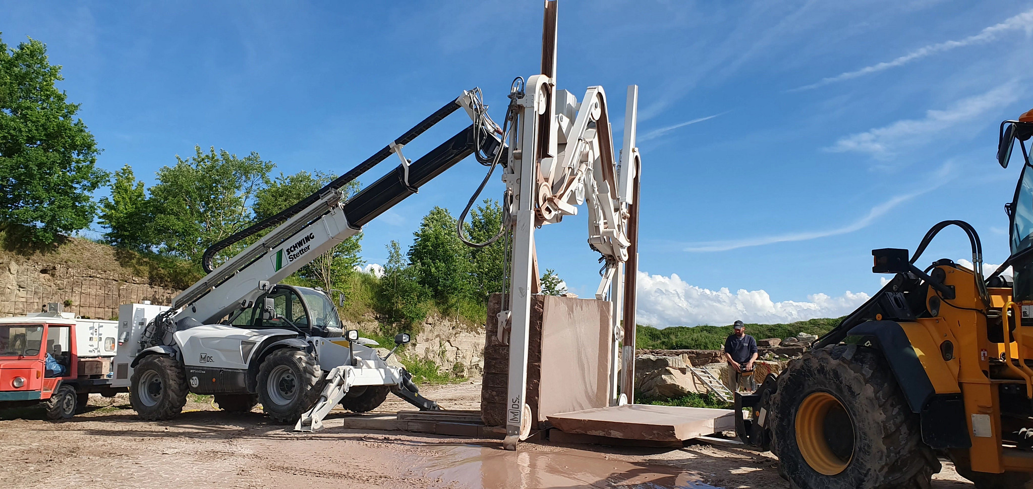 Mobile stone wire saw