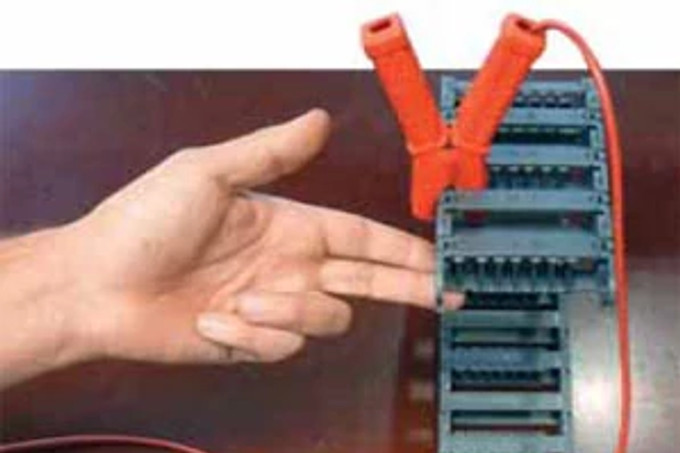 ESD Drag Chains Prevent Static Discharges | igus®