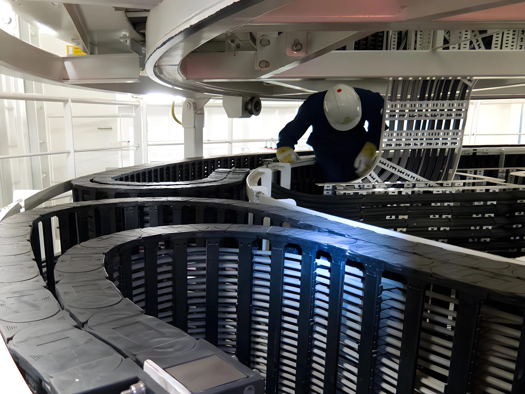 Rotating energy supply in a crane platform