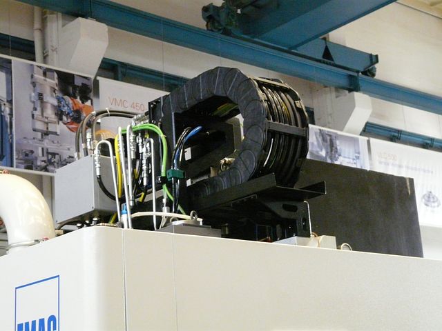 Cable Control Emag Energy supply for EMAG spindles: best with single-core cables of igus