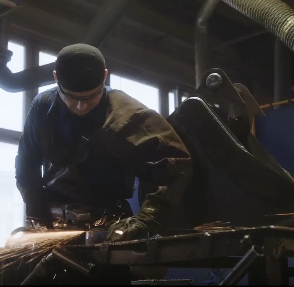 Łożyska igutex w łyżce skarpowej GRAXX