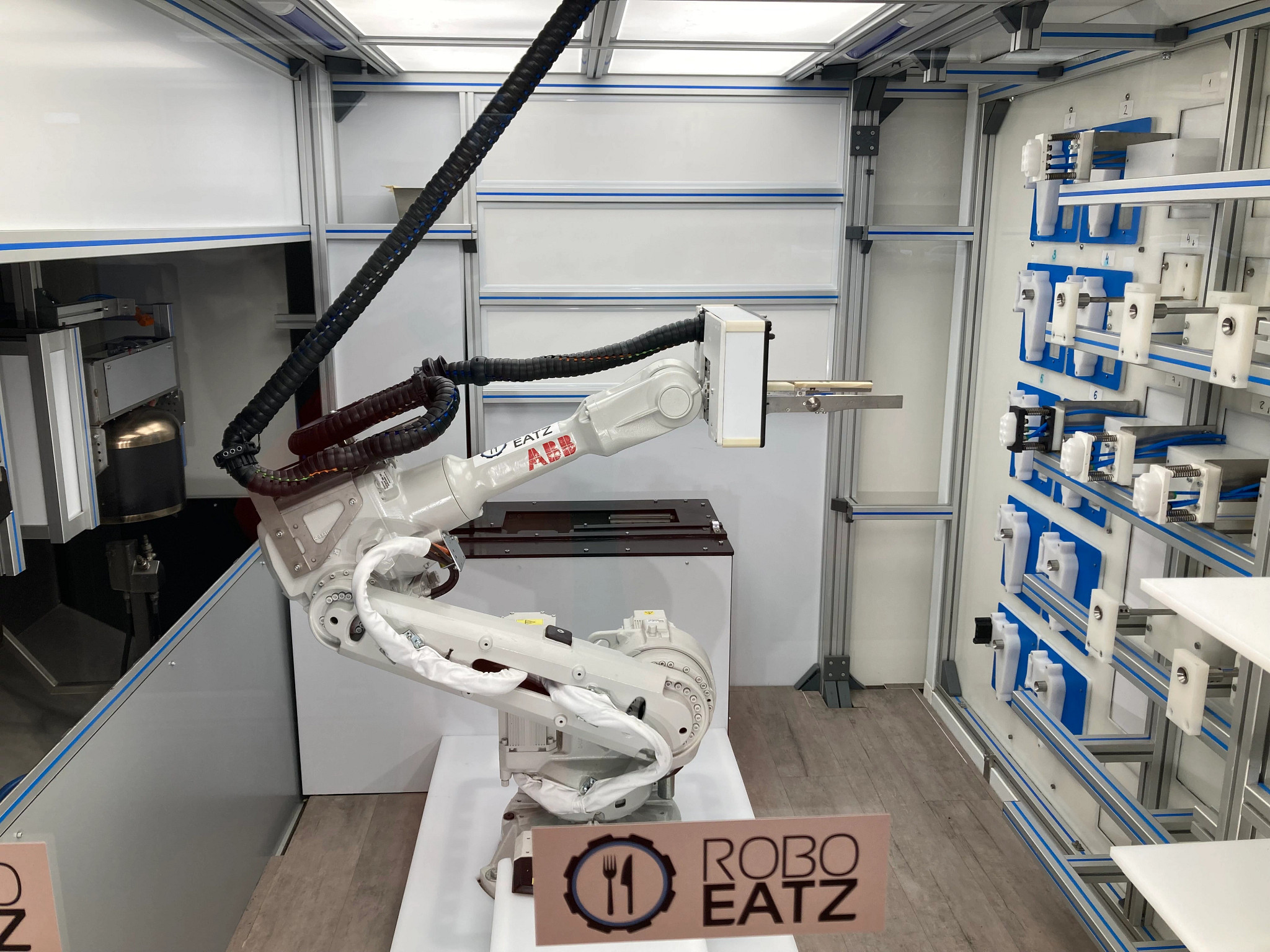 Maintenance-free components for the robo kitchen | igus® | igus Australia