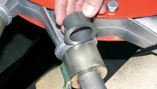 Pente de la hilera de heno y uno de los cojinetes lisos iglide® instalados