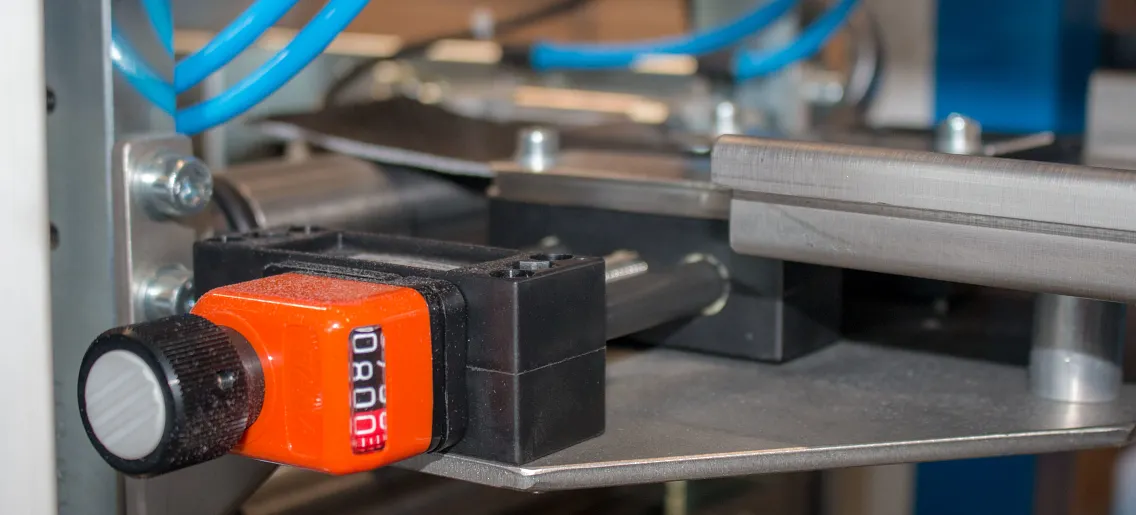 Durable bearings for format adjustment in tray inserter | igus®