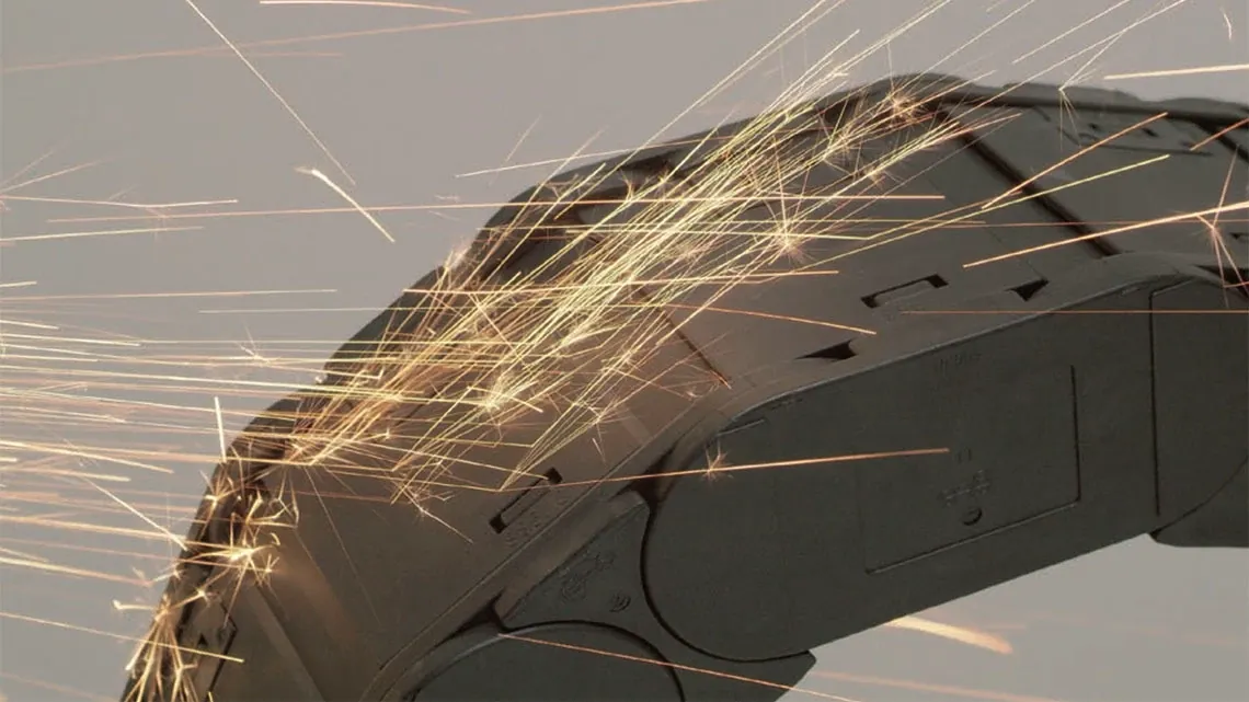 Hot swarf energy chain