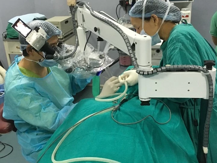 Surgical microscope from Prechtl TechSolutions