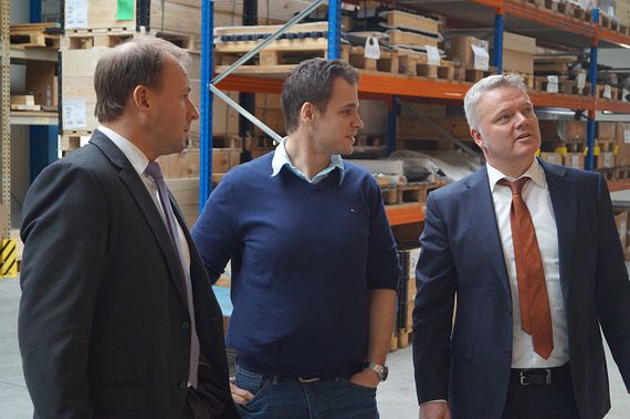 Chapel's purchase manager Alexander Hoppe (middle), and Uwe Sund, agricultural industry manager at igus (right), as well as Christian Wille, technical sales consultant for bearing technology at igus (left)