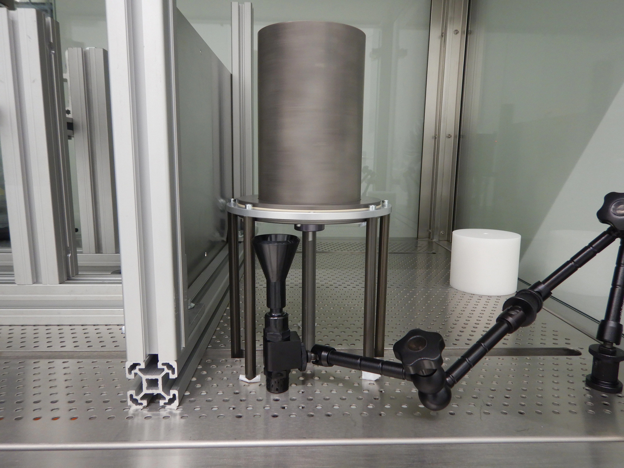 Test in camera bianca