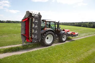 An iglidur bearing bushing guides the pivoting cutter bar in the base frame of the mower deck. Very high radial and axial loads occur, which the iglidur bearings have successfully mastered for years.