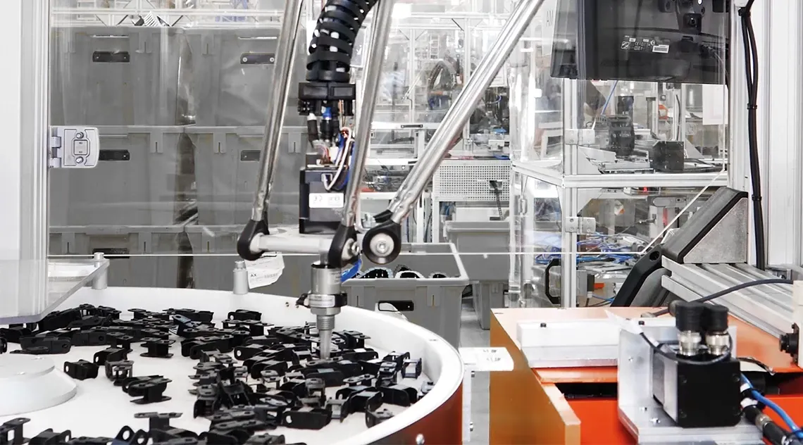 Automatización de maquinaria para plásticos