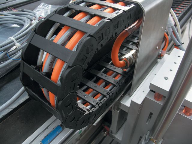 HIWIN | igus 線性驅動技術中的能源供應和電纜®