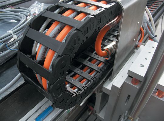 Resilient energy supply systems and cables for linear drive technology from HIWIN