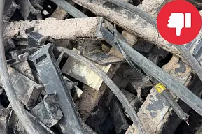 Stark verschmutzte Energieketten mit Fremdteilen