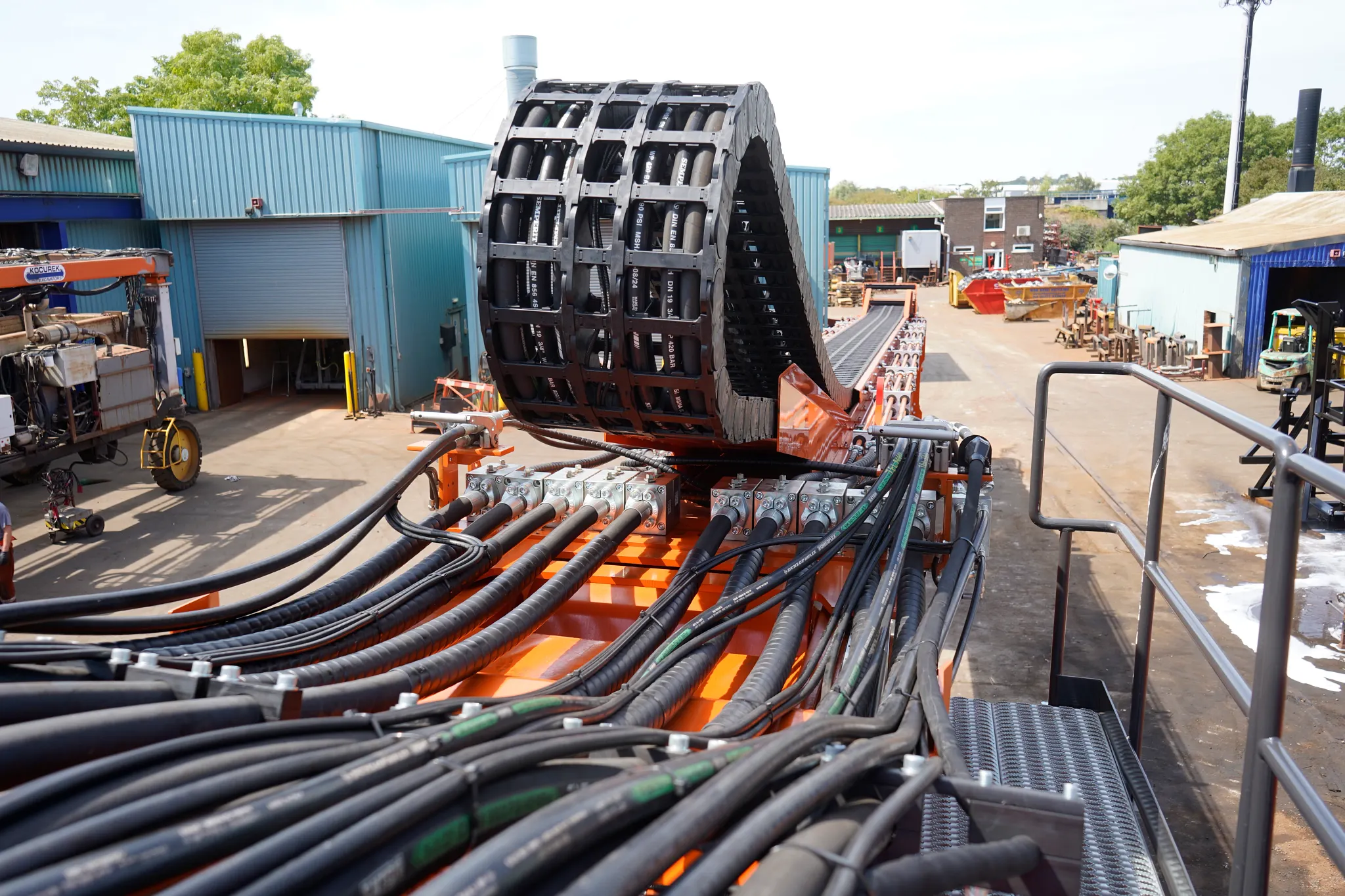 kocurek excavators fitted with igus energy chains