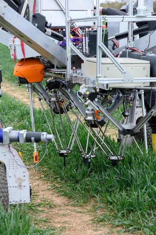 Delta Robot Uses Non-chemical Zapper In Agricultural Weeding | Igus