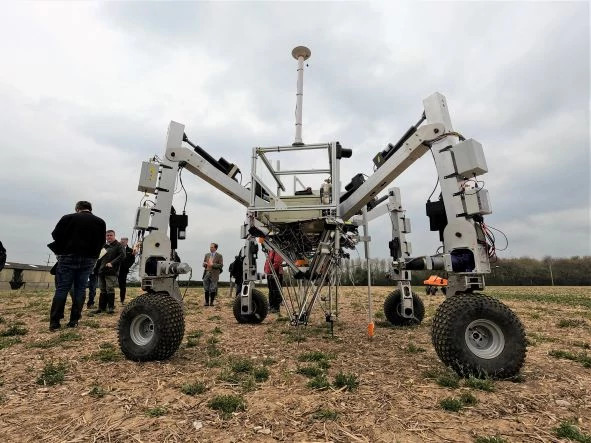 Delta Robot Uses Non-chemical Zapper In Agricultural Weeding | Igus