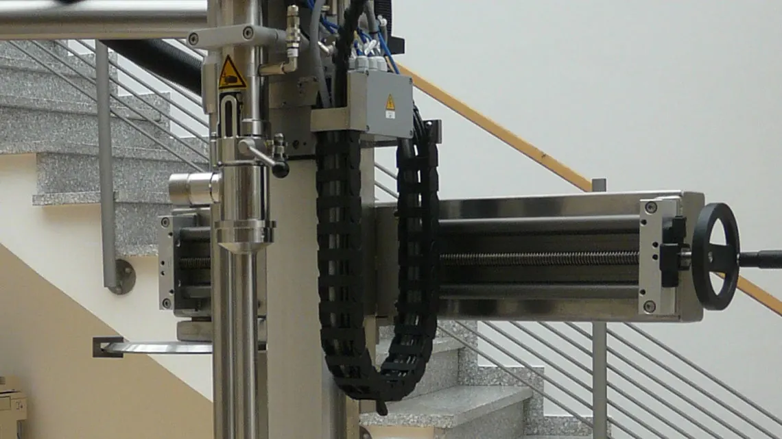 Energy supply of moving plant components