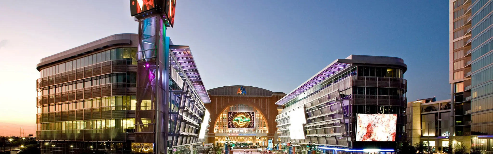  large-screen visualization solutions chose energy chain cable carriers from igus® to house and protect vital chainflex® continuous-flex fiber optic, power and control cables on eight automated LED displays located at Victory Plaza
