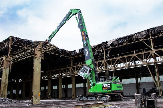 Demolition excavator with e-chains and iglidur plain bearings for movable driver's cab