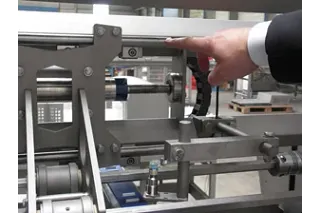 Linear guide in the area of the spreader mechanism.