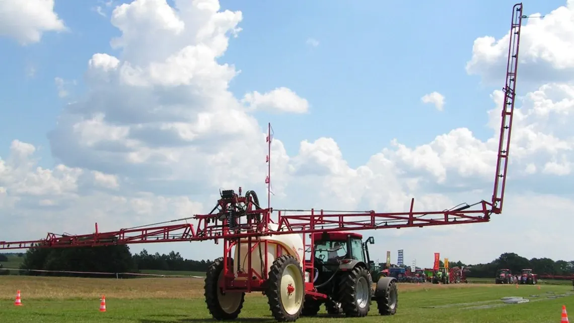 เครื่องพ่นยาสนามพร้อม energy chain