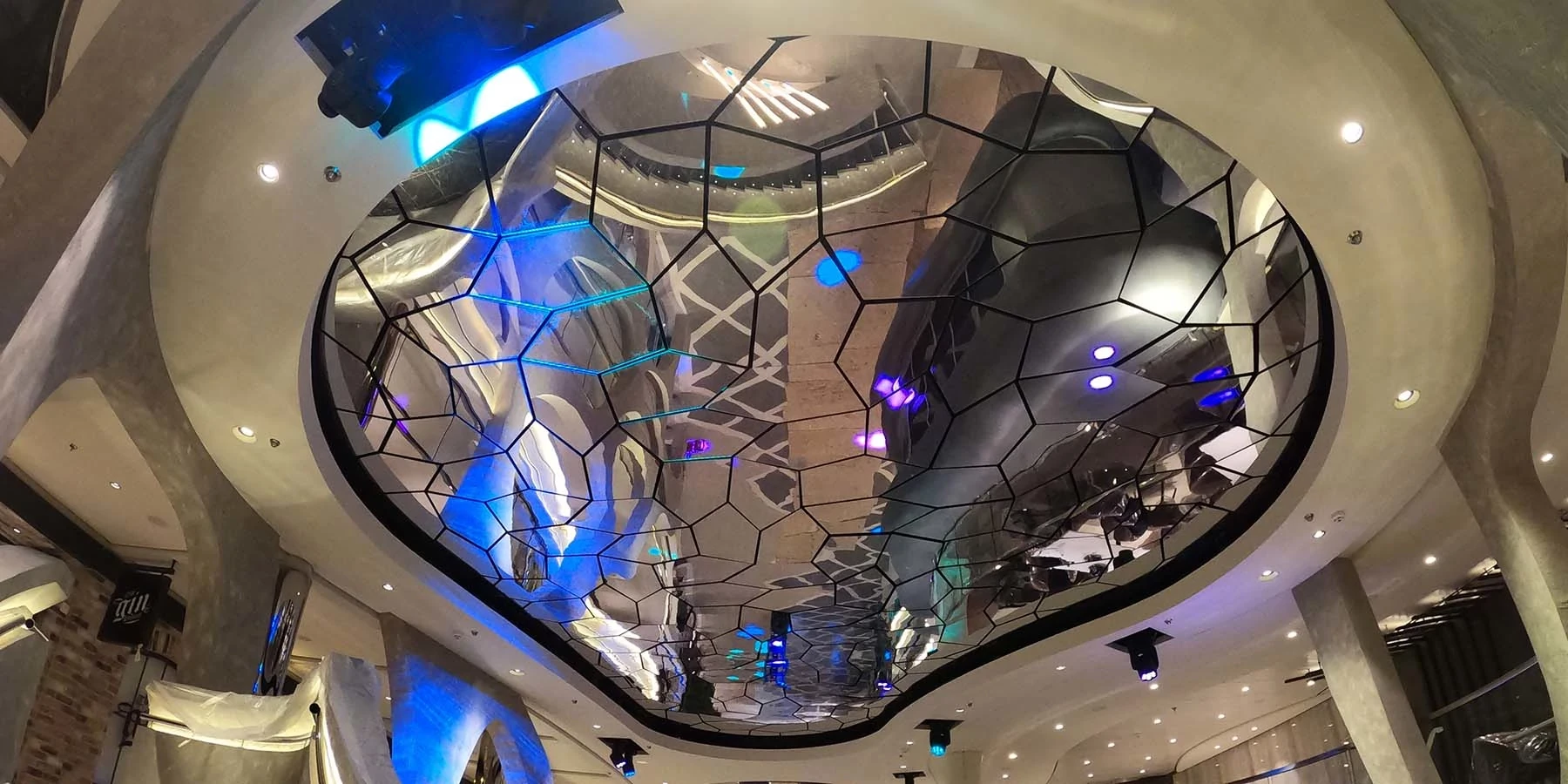 Twaxis mirror ceiling