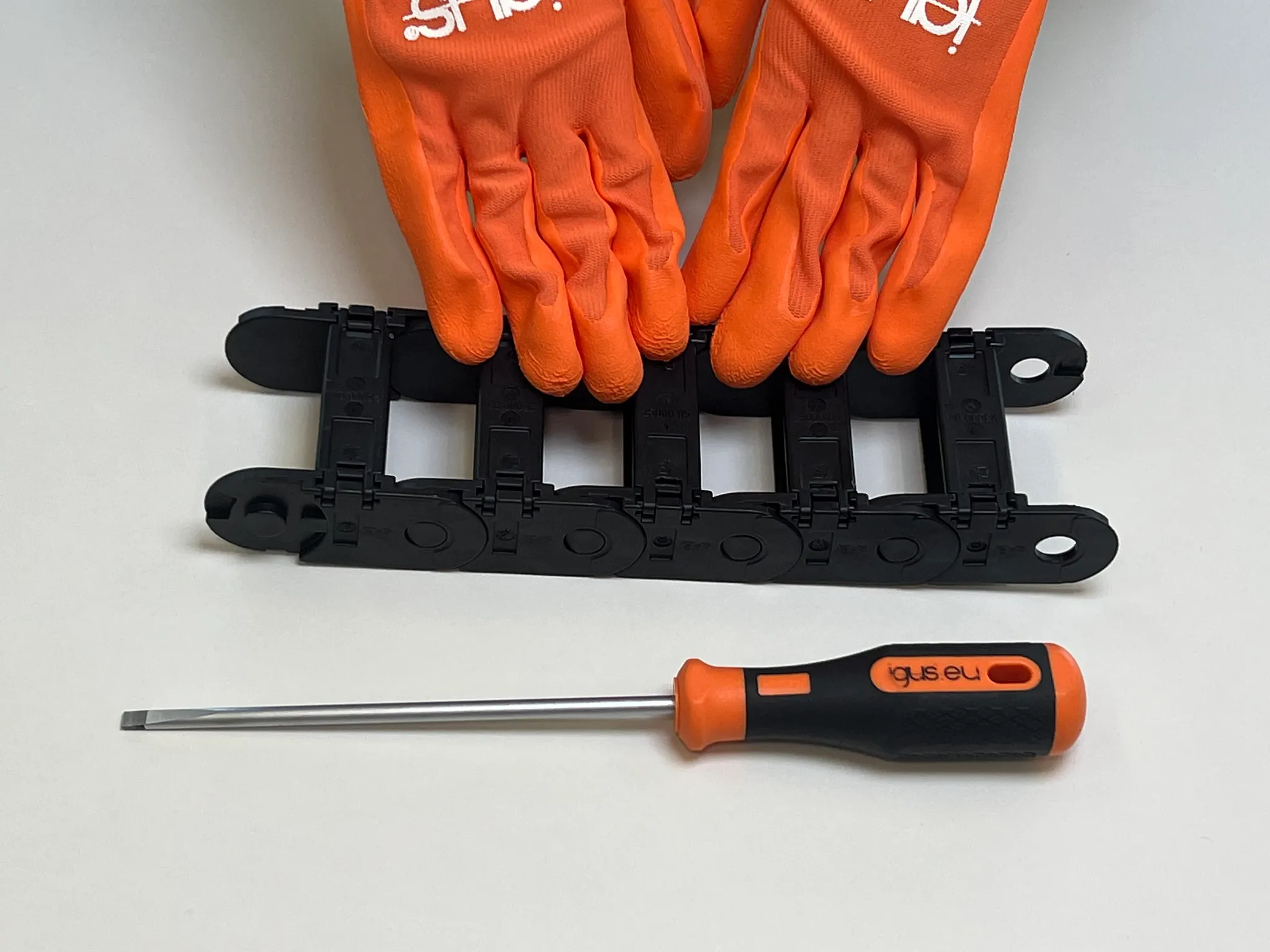 ケーブルキャリア組立時の準備物