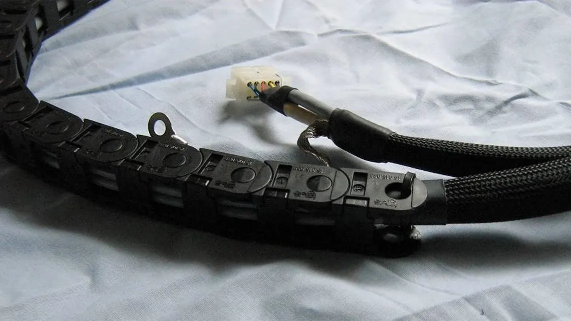 Energy chain with chainflex cables