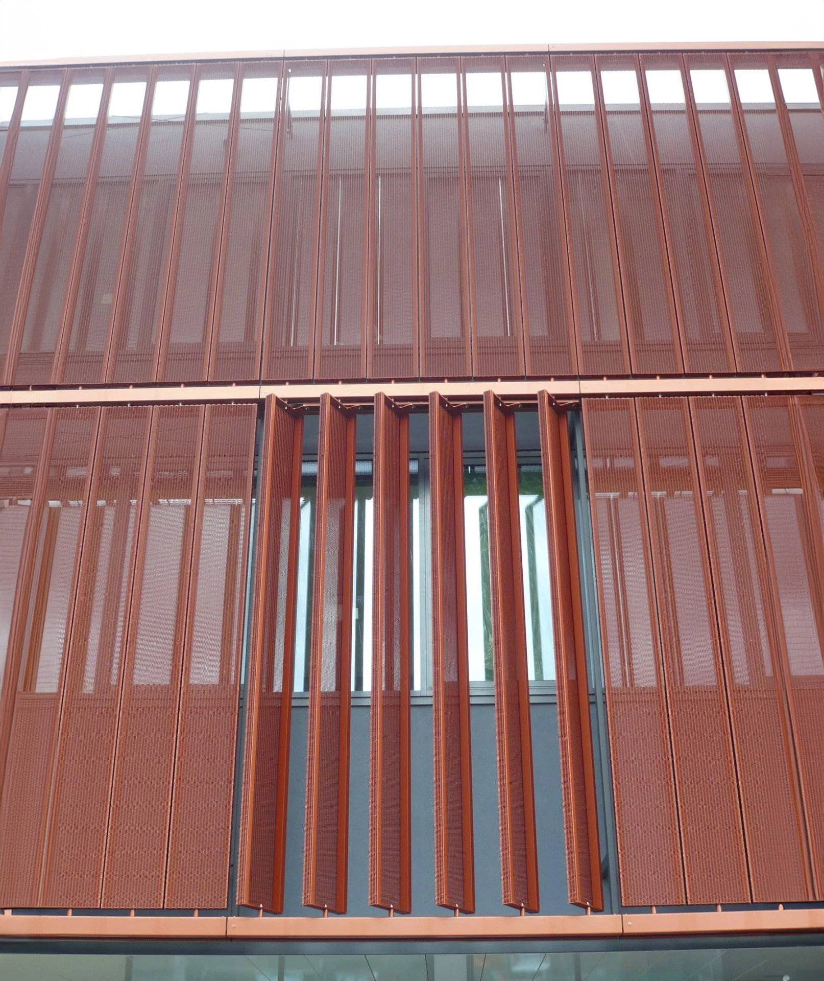 Lamelles brise-soleil du bâtiment technique E.ON