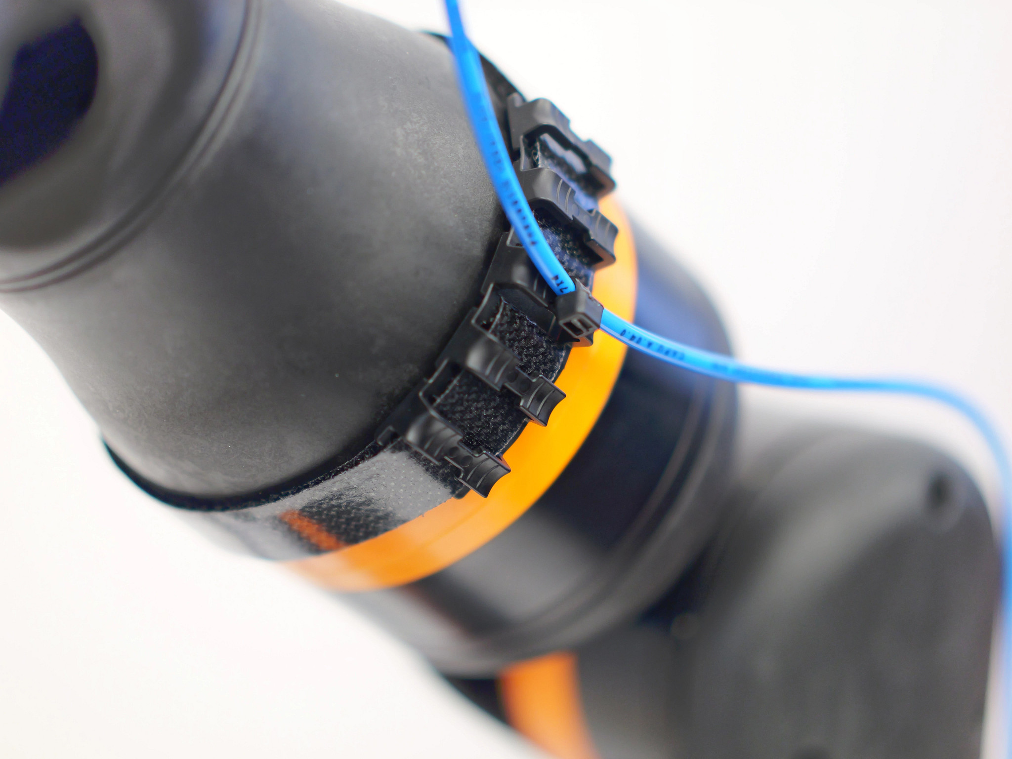 Cable Clip for quick attachment of cables