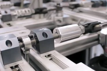 Ensaio de desgaste de curso curto linear