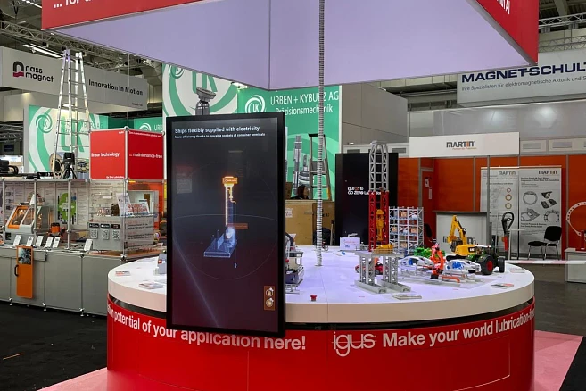 Trade show machine with curved linear guides | igus Israel