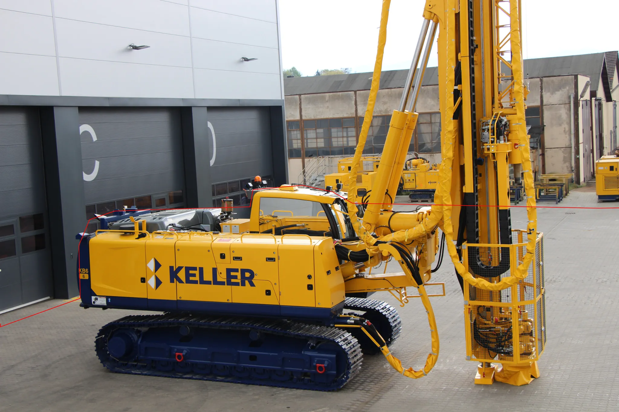 Energy chains in the tunnel drill