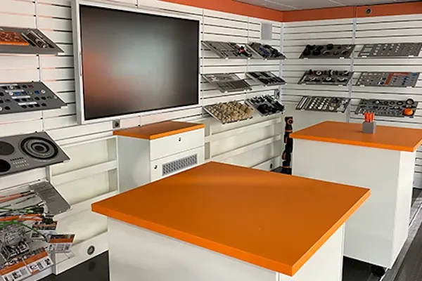 社内展示会を実施