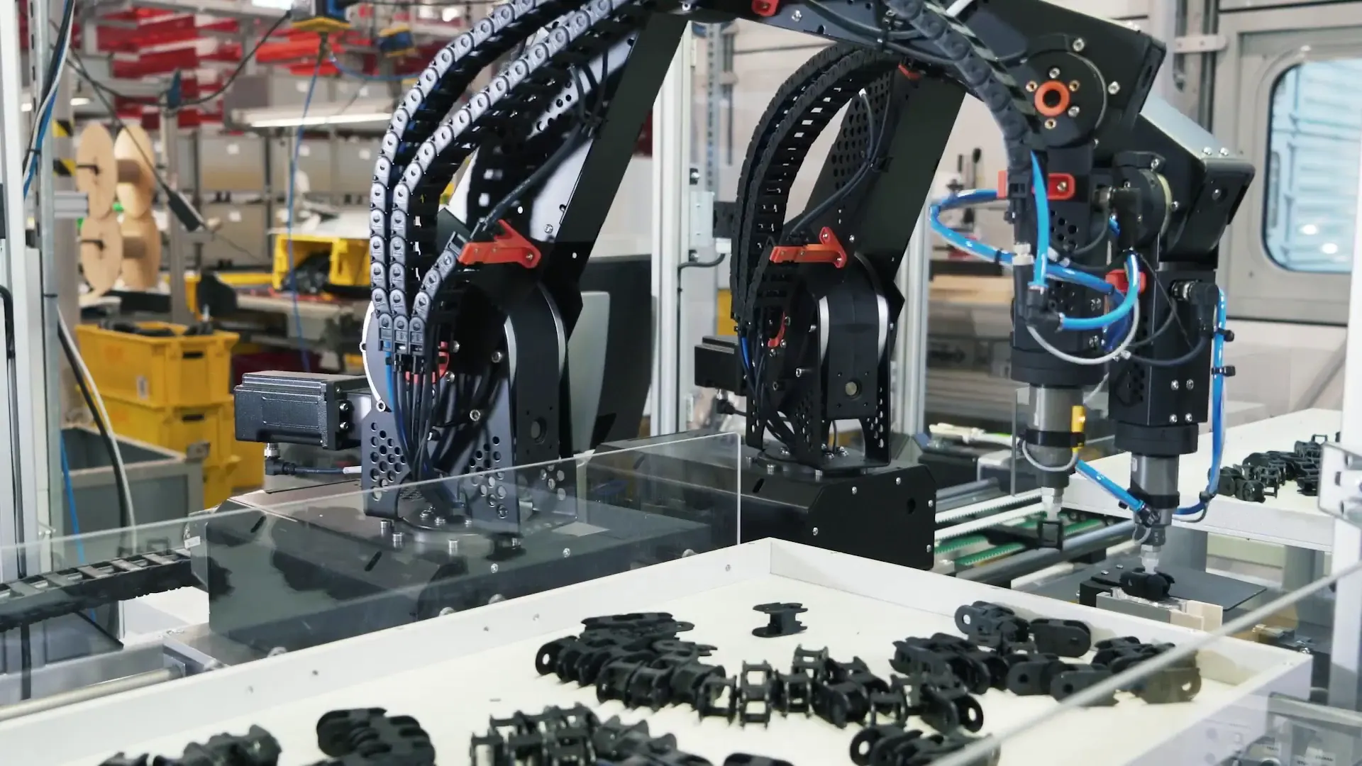 lca-gluing-and-dosing-application-igus-II